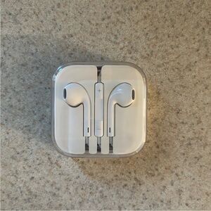 New apple Wired headphones